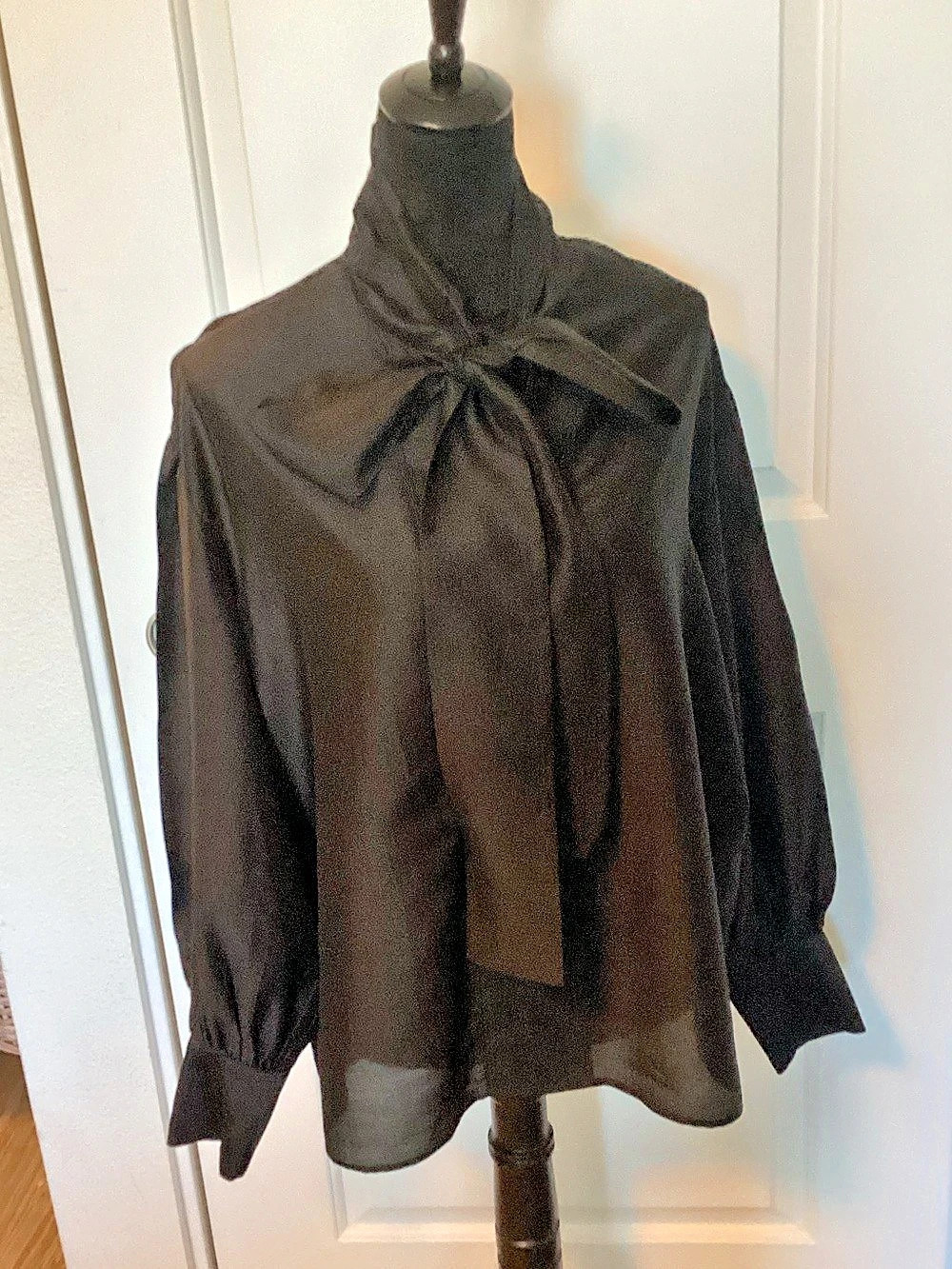 Zara Bow Neck Long Sleeve Blouse in Black Size S